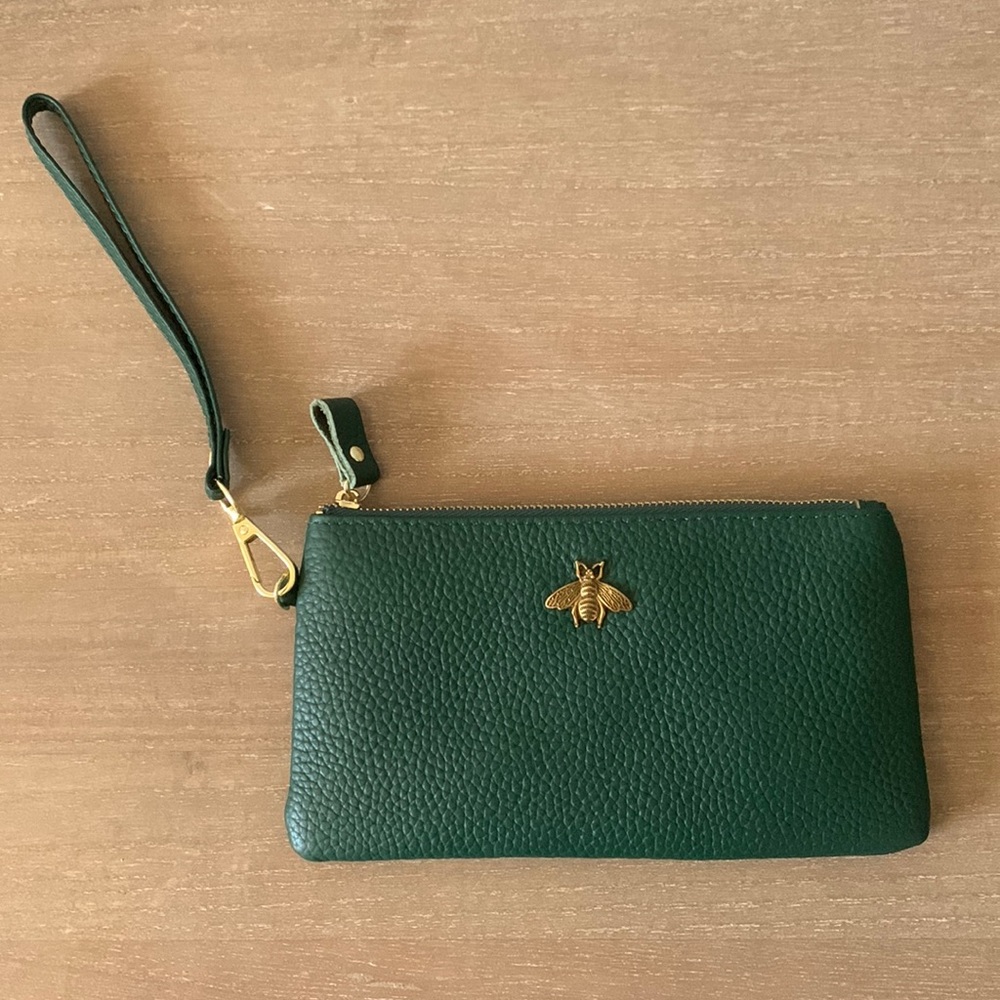 Green wristlet/purse/wallet